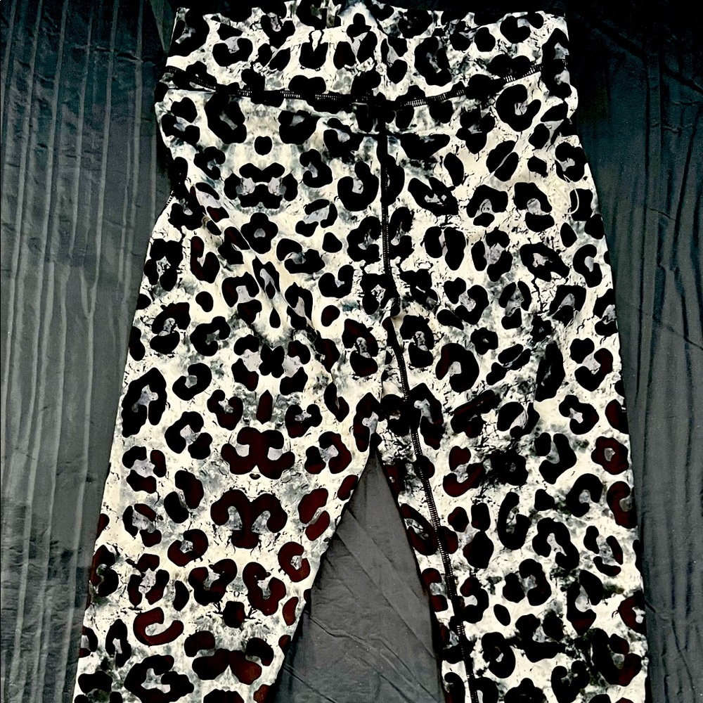 Men’s size medium 3/4 length Kapow Meggings in Leopard.